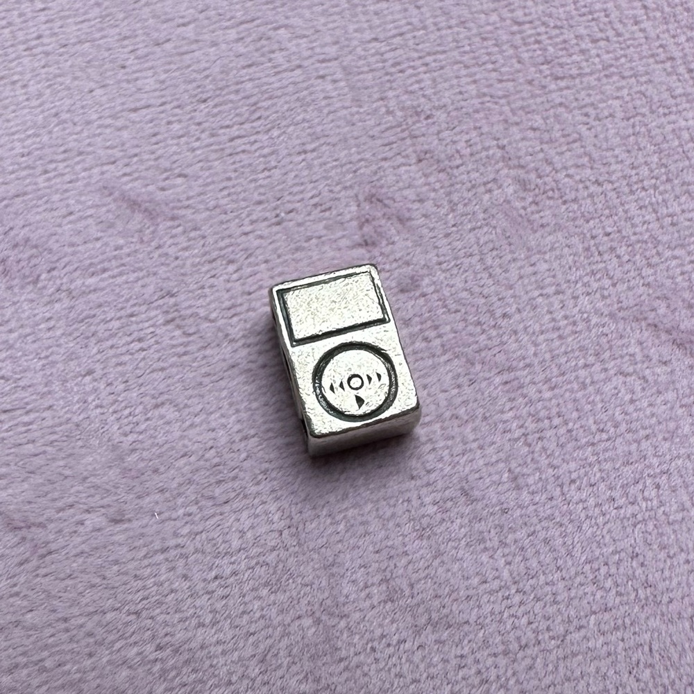 Super Cute Ipod Vintage Chamilia Charm
